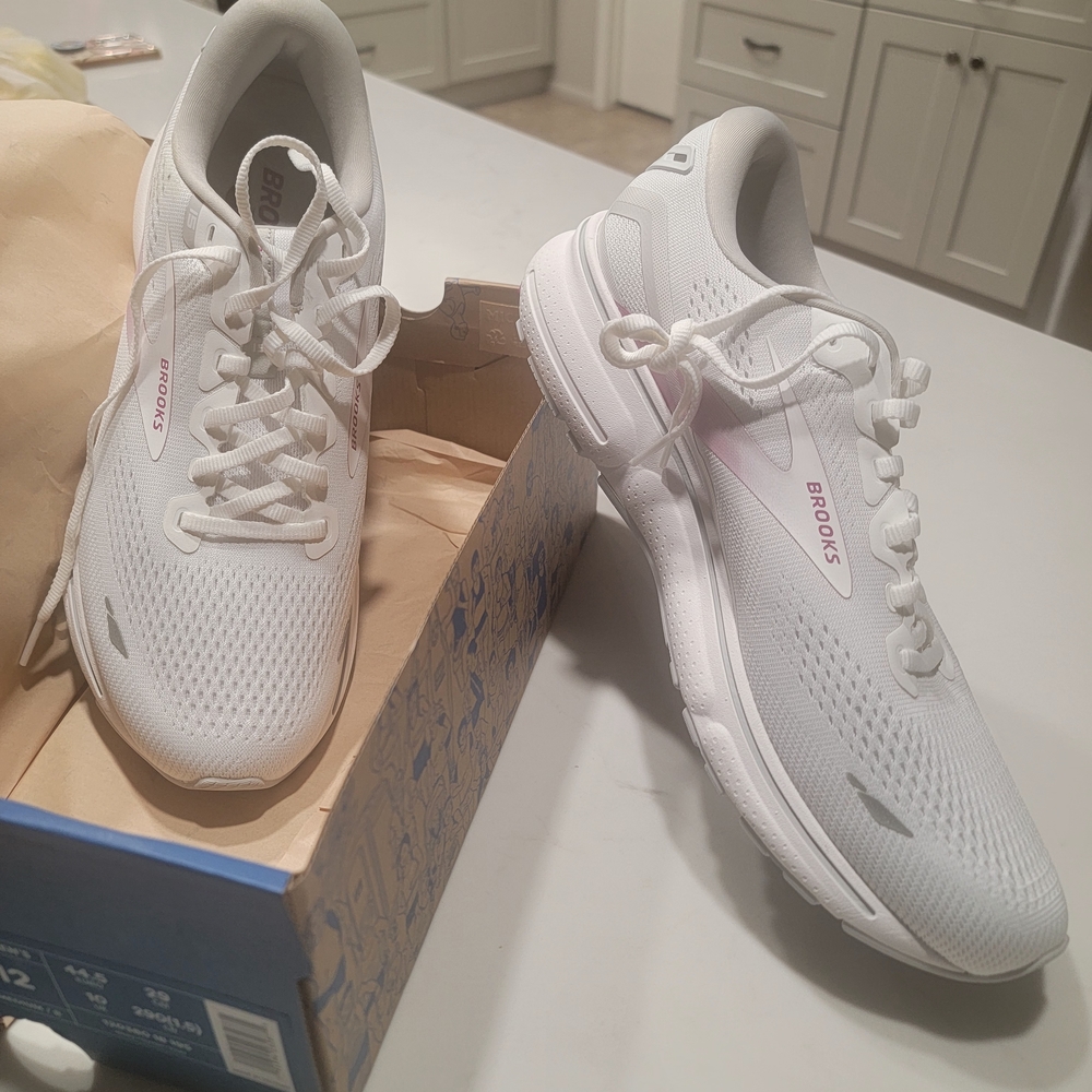 Brooks Women's White Athletic Shoes Ghost 15